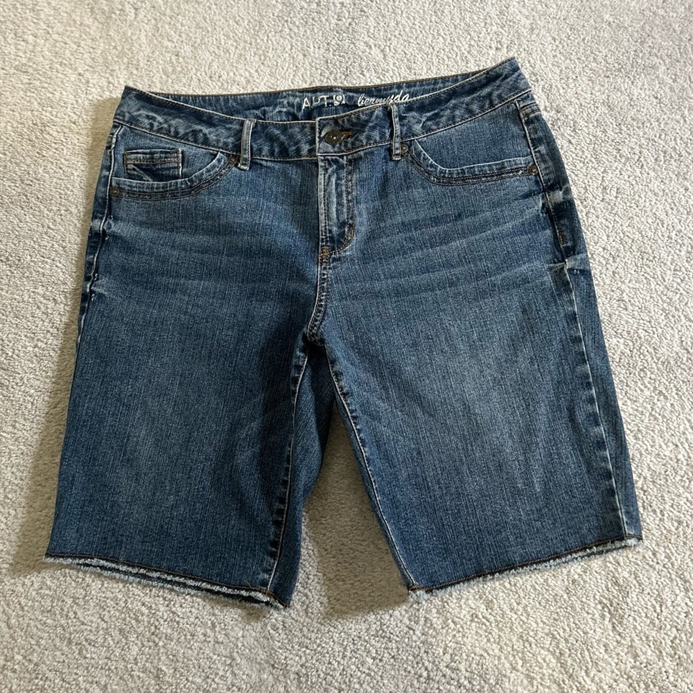 Blue Jean Bermuda Shorts with Frayed Hem size 12